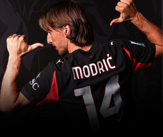 39 anos, 11 meses e 8 dias! Modric torna-se o estreante mais velho do Milan.