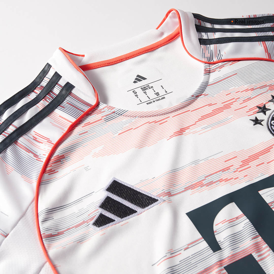 Bayern Munich
Fora
Camisa
Conjunto (Camisa + Calções + Meias)
2025/26
Branco