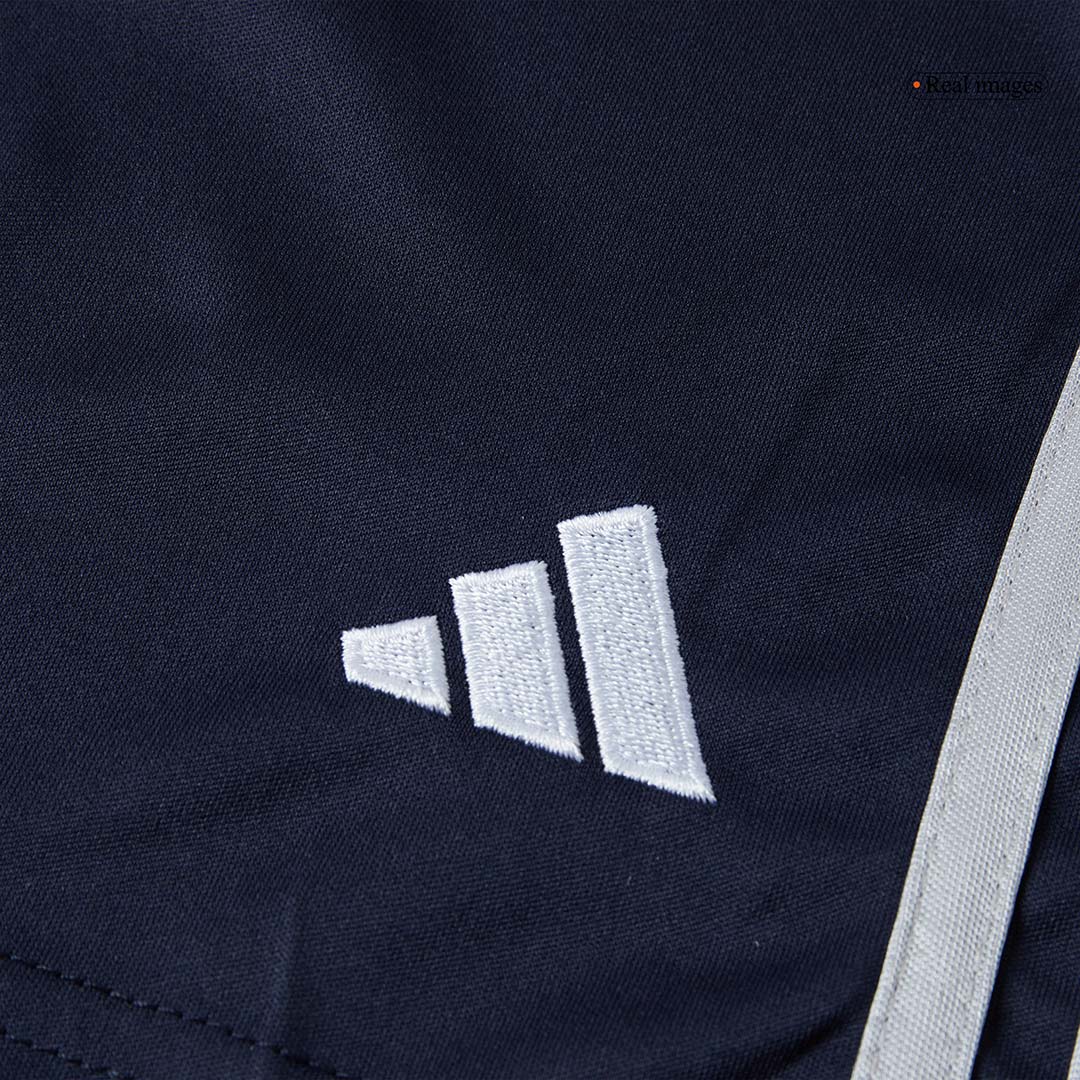 Real Madrid
Fora
Conjunto(Camisa + Calção + Meias) 2025/26
