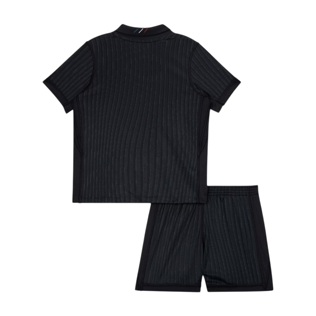 PSG Infantil
Quarta Futebol Camisa Conjunto (Camisa+Shorts) 2025/26 Preto