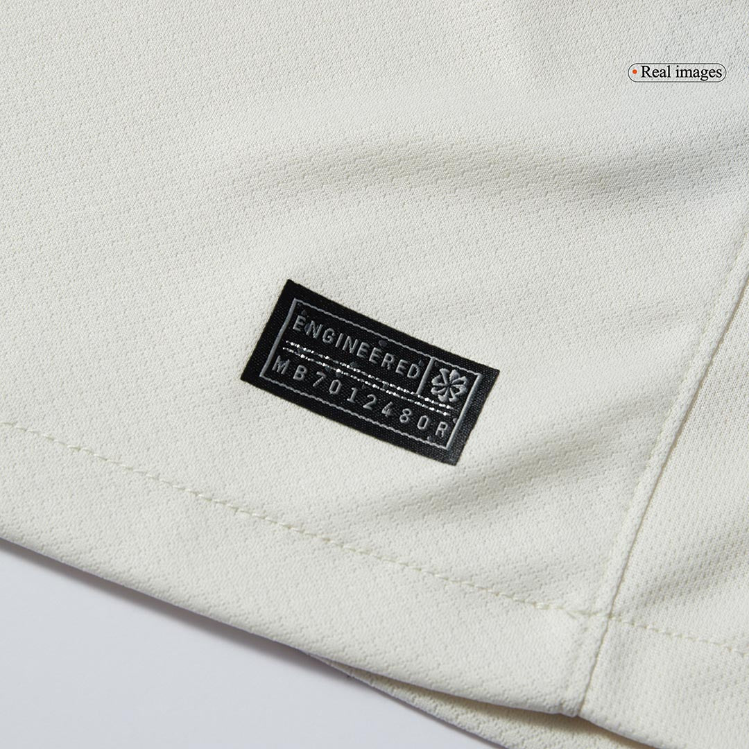 Chelsea
Fora
Camisa
Conjunto (Camisa + Calções + Meias)
2025/26
Branco