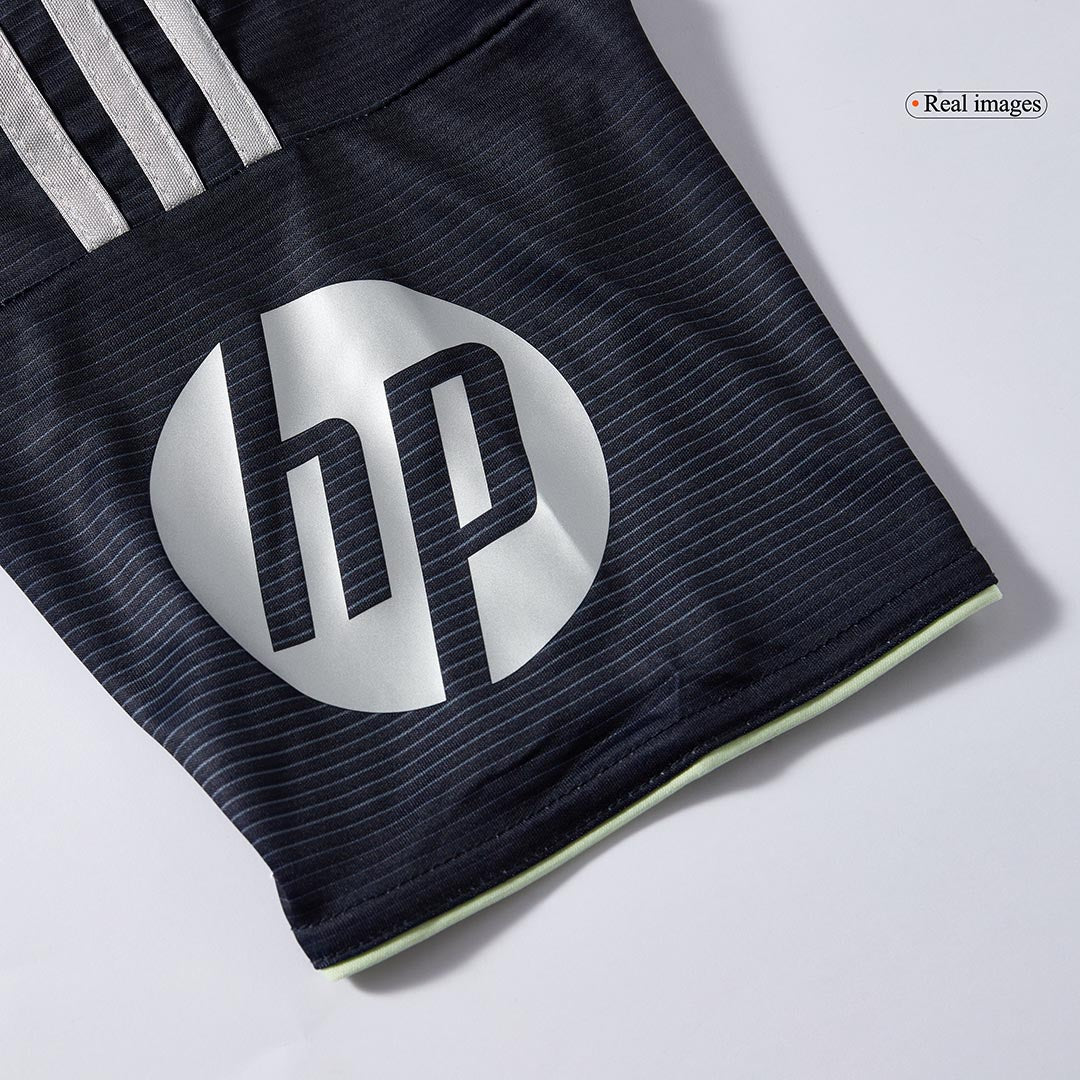 Real Madrid
Fora
Camisa
Conjunto (Camisa + Calções + Meias)
2025/26