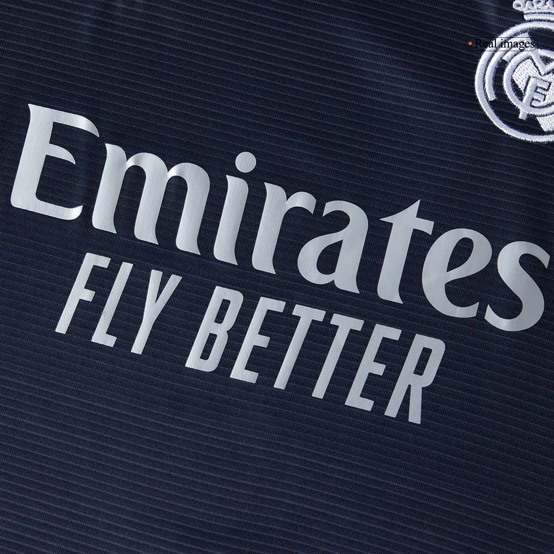 Real Madrid 
 Fora 
 Conjunto（Camisa + Calção + Meias) 2025/26
