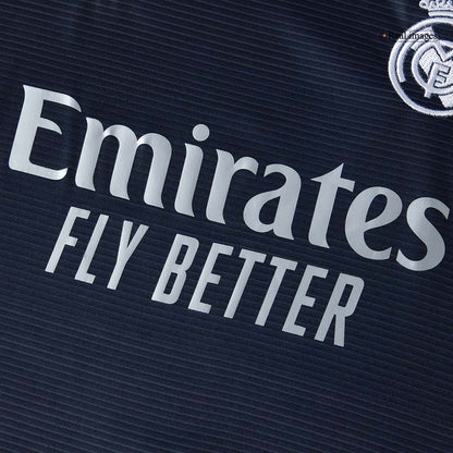 Real Madrid 
 Fora 
 Conjunto（Camisa + Calção + Meias) 2025/26