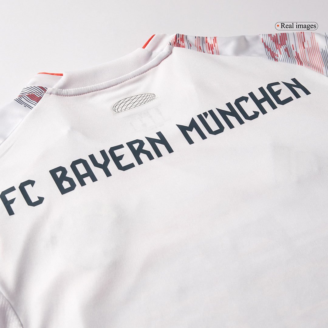 Bayern Munich 
 Fora 
 Camisa 
Conjunto (Camisa + Calções + Meias) 
2025/26 
 Branco