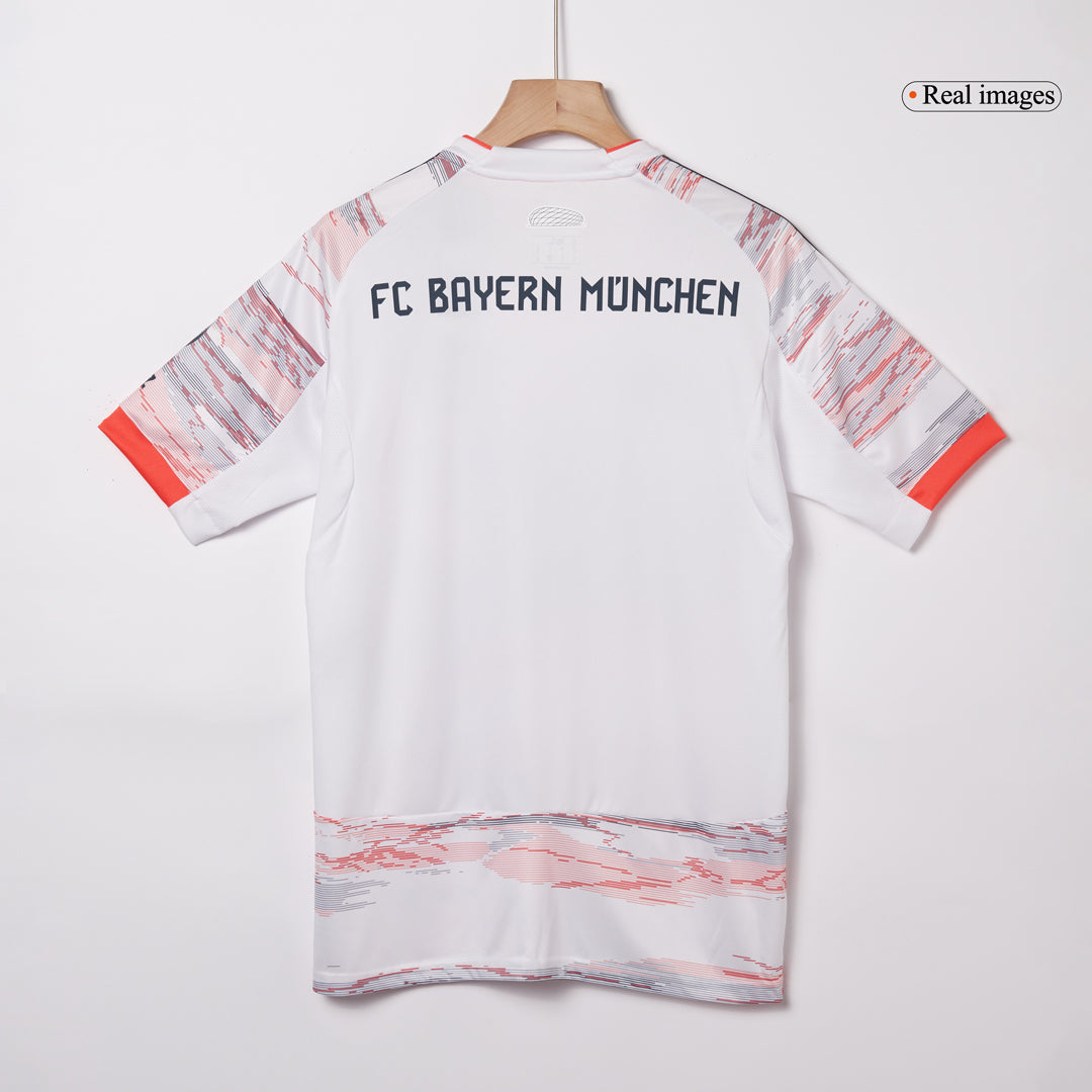 Bayern Munich 
 Fora 
 Camisa 
Conjunto (Camisa + Calções + Meias) 
2025/26 
 Branco