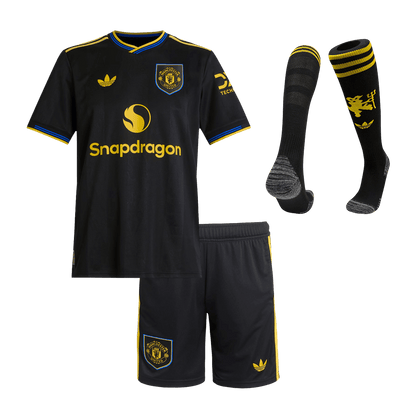 Manchester United Infantil 
 Fora Terceira Futebol Camisa Conjunto (Camisa+Shorts+Meias) 2025/26 Preto