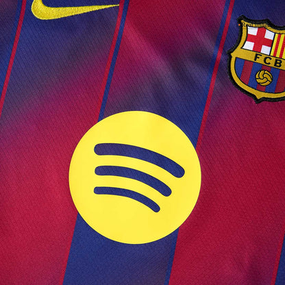 Barcelona 
Casa 
Camisas Infantis 
Conjunto 2025/26 
 Piros-Kék
