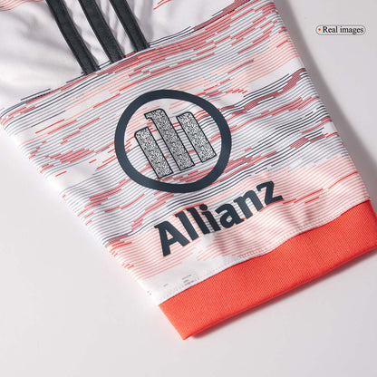 Bayern Munich 
 Fora 
 Camisa 
Conjunto (Camisa + Calções + Meias) 
2025/26 
 Branco