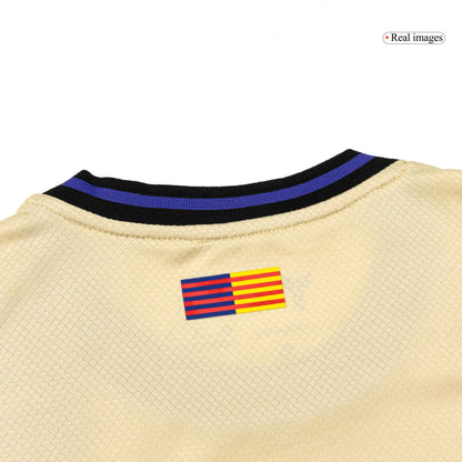Barcelona 
 Fora 
 Conjunto（Camisa + Calção + Meias) 2025/26