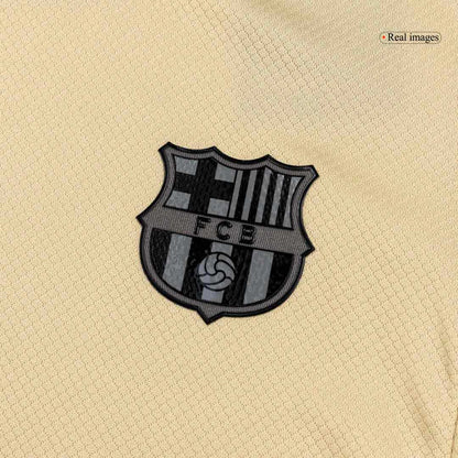 Barcelona 
 Fora 
 Conjunto（Camisa + Calção + Meias) 2025/26