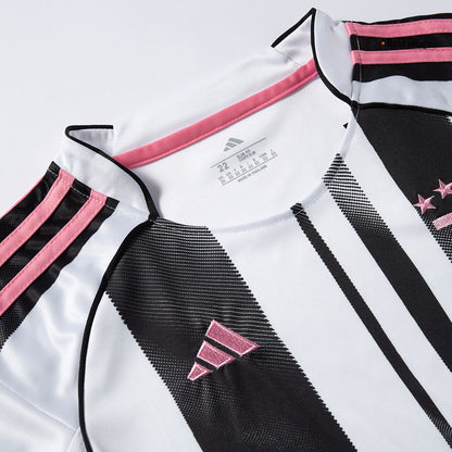 Juventus Infantil Casa Futebol Camisa Conjunto (Camisa + Calção + Meias) 2025/26