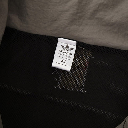 Real Madrid Jaqueta Corta-Vento 2025/26 Cinza