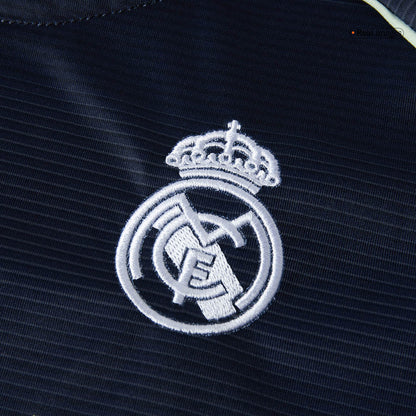Real Madrid 
 Fora 
 Conjunto（Camisa + Calção + Meias) 2025/26