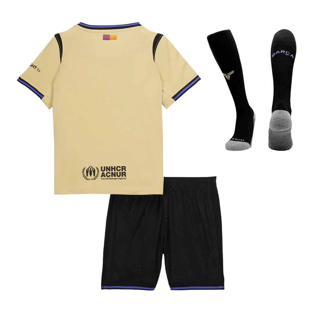 Barcelona 
 Fora 
 Conjunto（Camisa + Calção + Meias) 2025/26