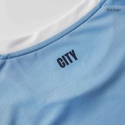 Manchester City 
Casa 
 Camisa 
Conjunto (Camisa + Calções + Meias) 
2025/26 
 Azul